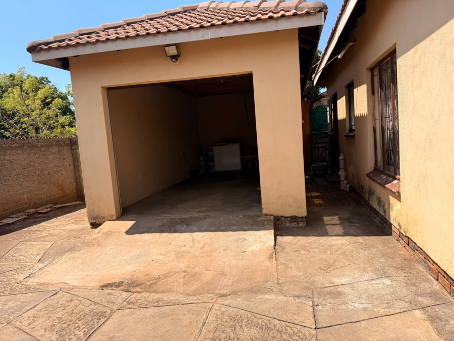 2 Bedroom Property for Sale in Geelhoutpark North West